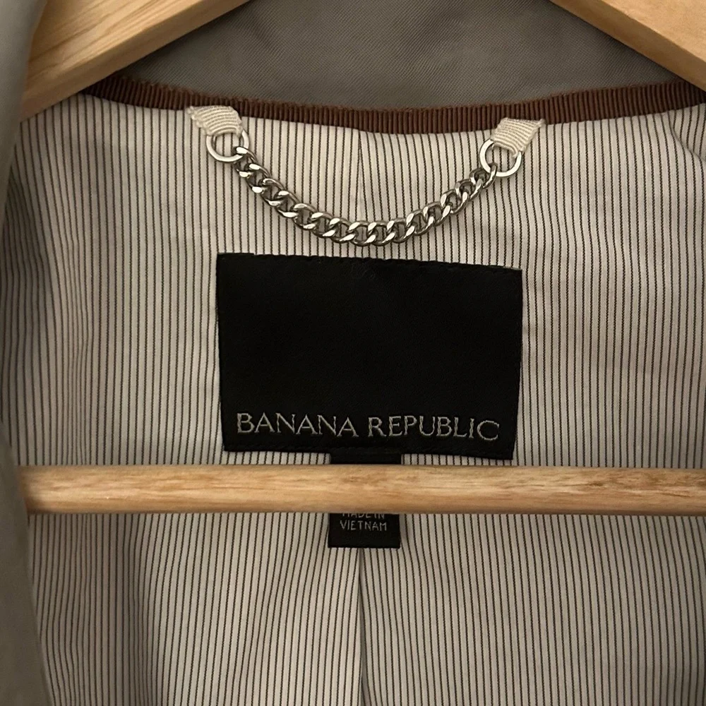 Banana Republic Lightweight Trench in sage green, XS, great condition. - Picture 5 of 16
